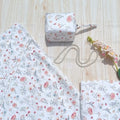 Mukena de voyage fleuri blanc et rose, pochette et tissu